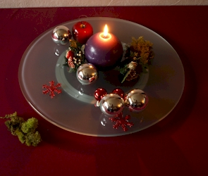 lazy susan with round large candle and balls